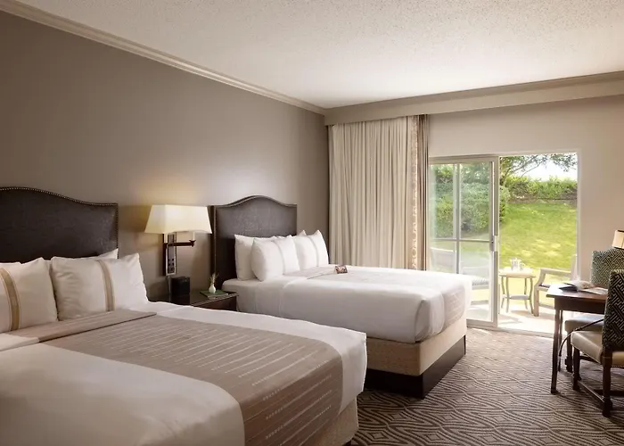 Deluxe Queen Room